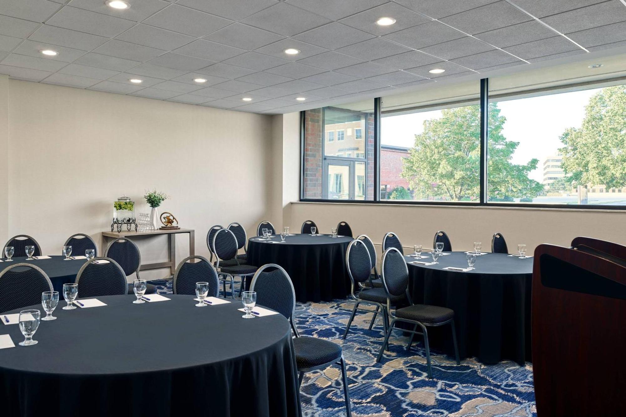 Delta Hotels By Marriott Muskegon Convention Center Zewnętrze zdjęcie